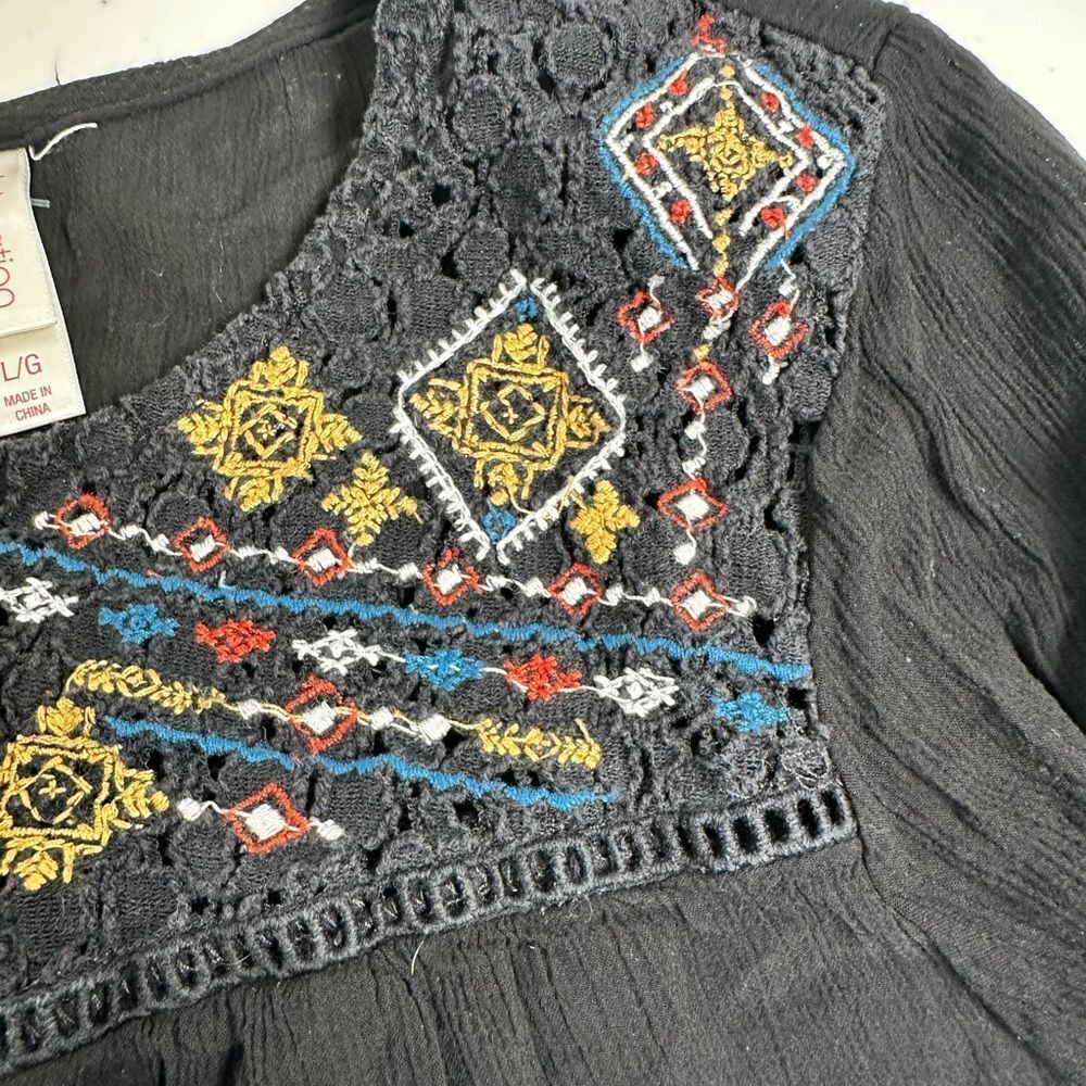 EUC Xhilaration Women’s  Black Long Sleeve Top Blouse Embroidered Accent- Size L - Picture 4 of 5